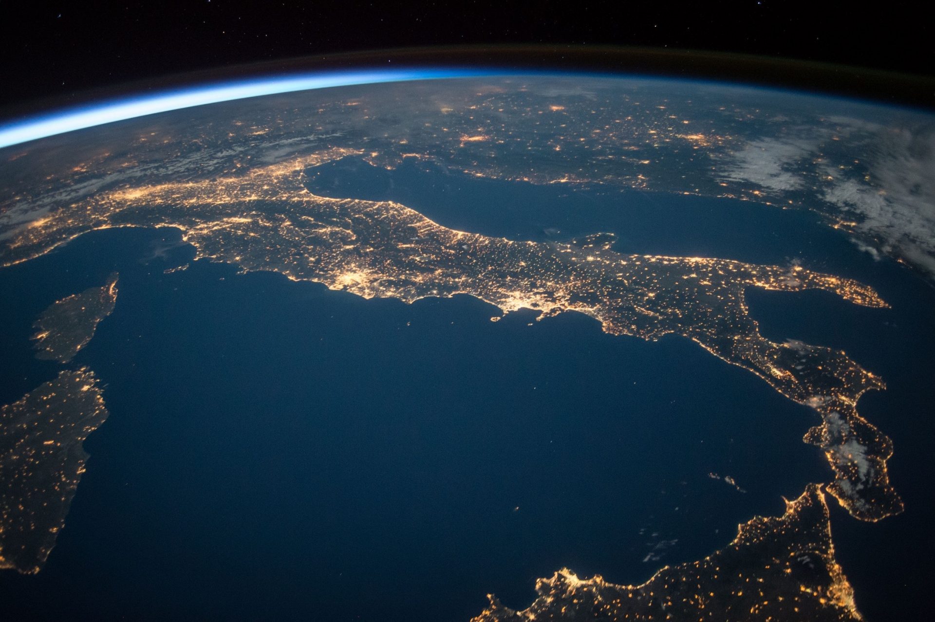 Global Ecommerce: 4 Things to Do Before Selling Internationally